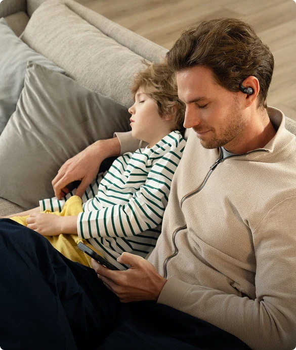 Hören Sie Musik oder Podcasts und interagieren Sie gleichzeitig mit Familienmitgliedern.